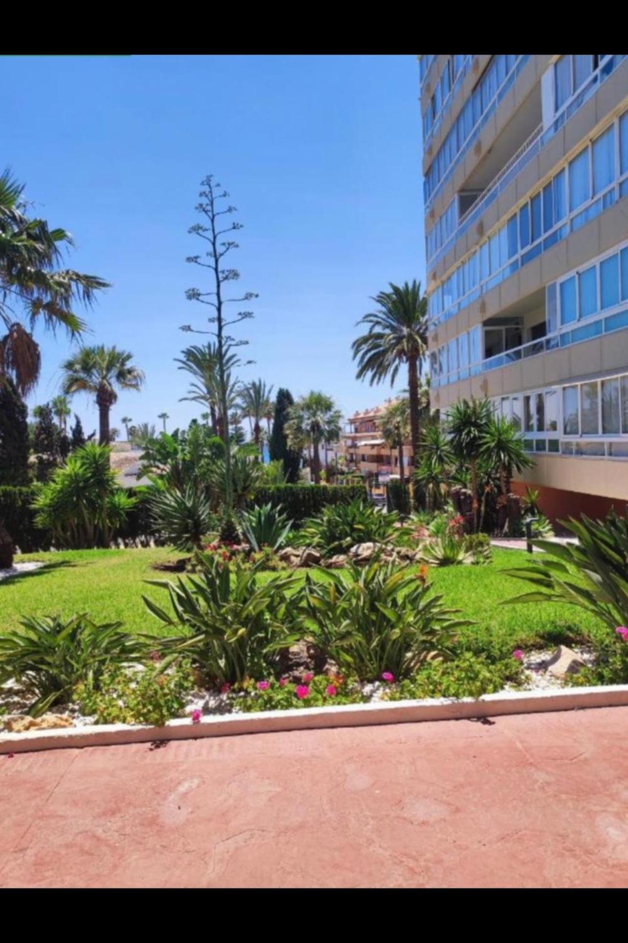 MARBELLA BEACHFRONT- Apartamento junto a la playa y con impresionantes vistas al mar