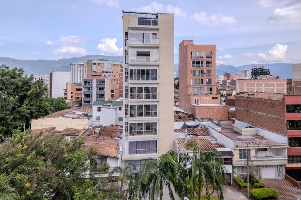 Apartamento en maravilloso Laureles con piscina 801