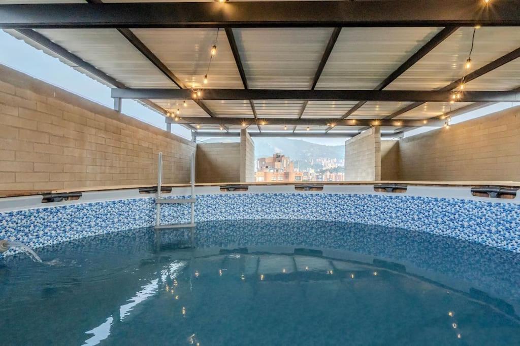 Mirador del Laureles, AC, Piscina, Parqueadero 701