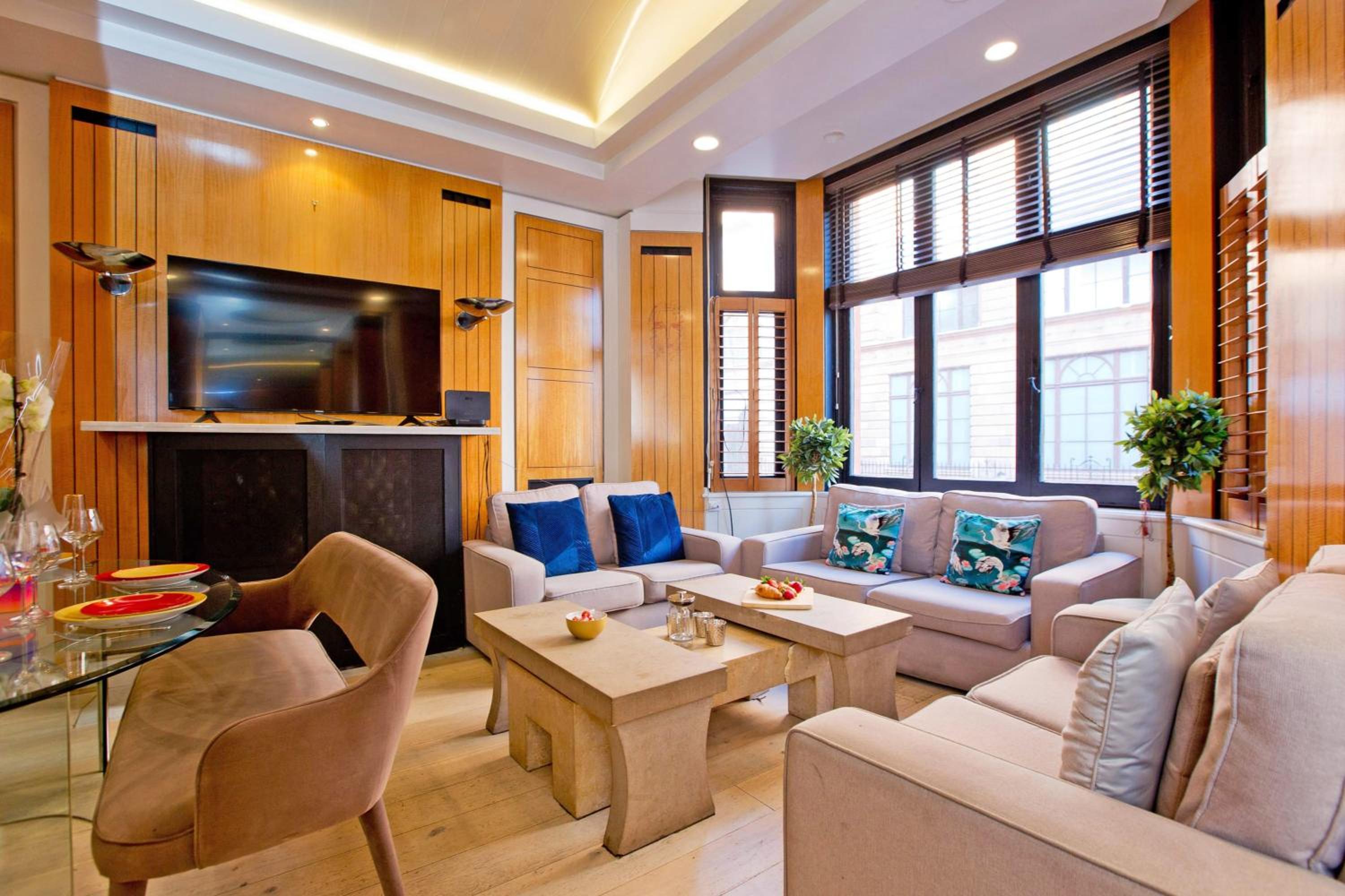 Harrods Hideaway 3 Bedroom Flat