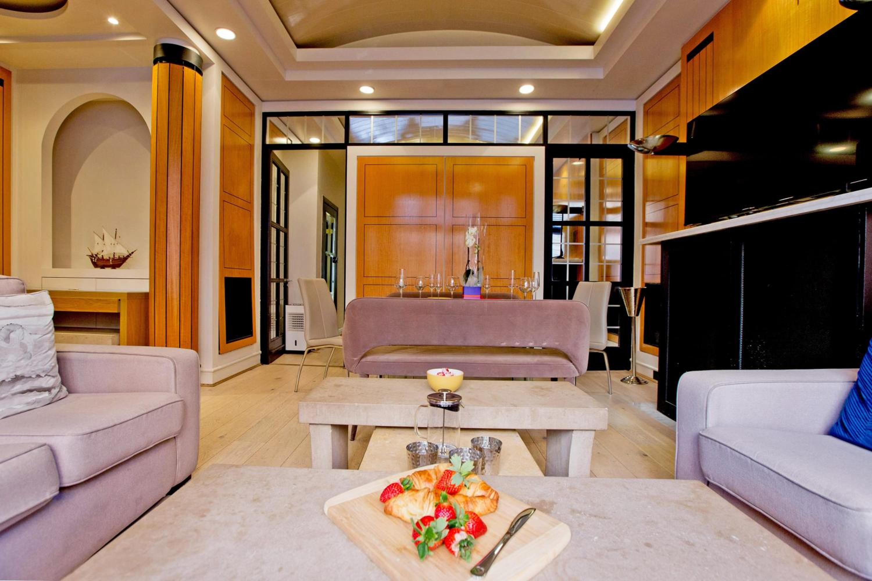 Harrods Hideaway 3 Bedroom Flat