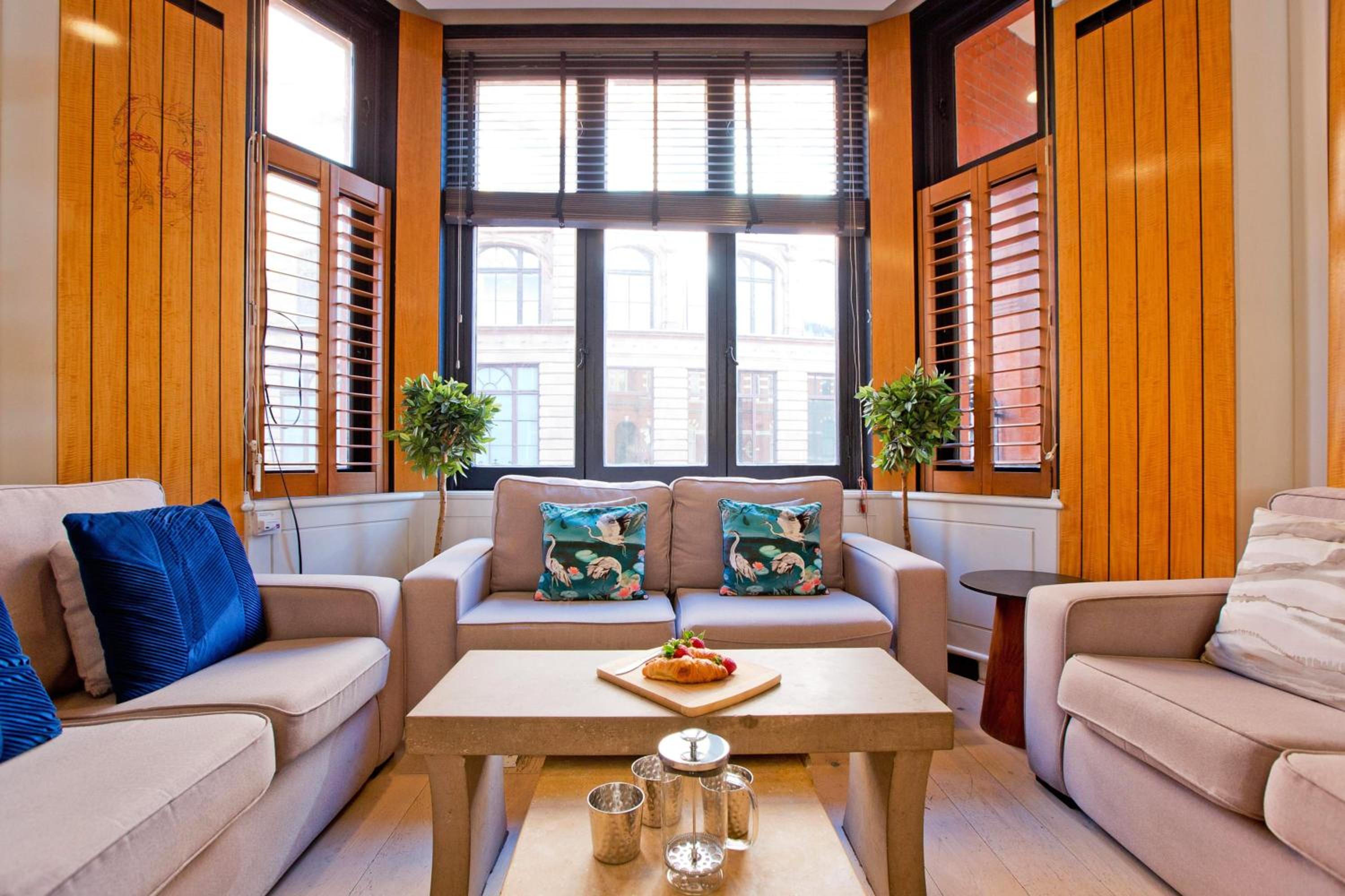 Harrods Hideaway 3 Bedroom Flat