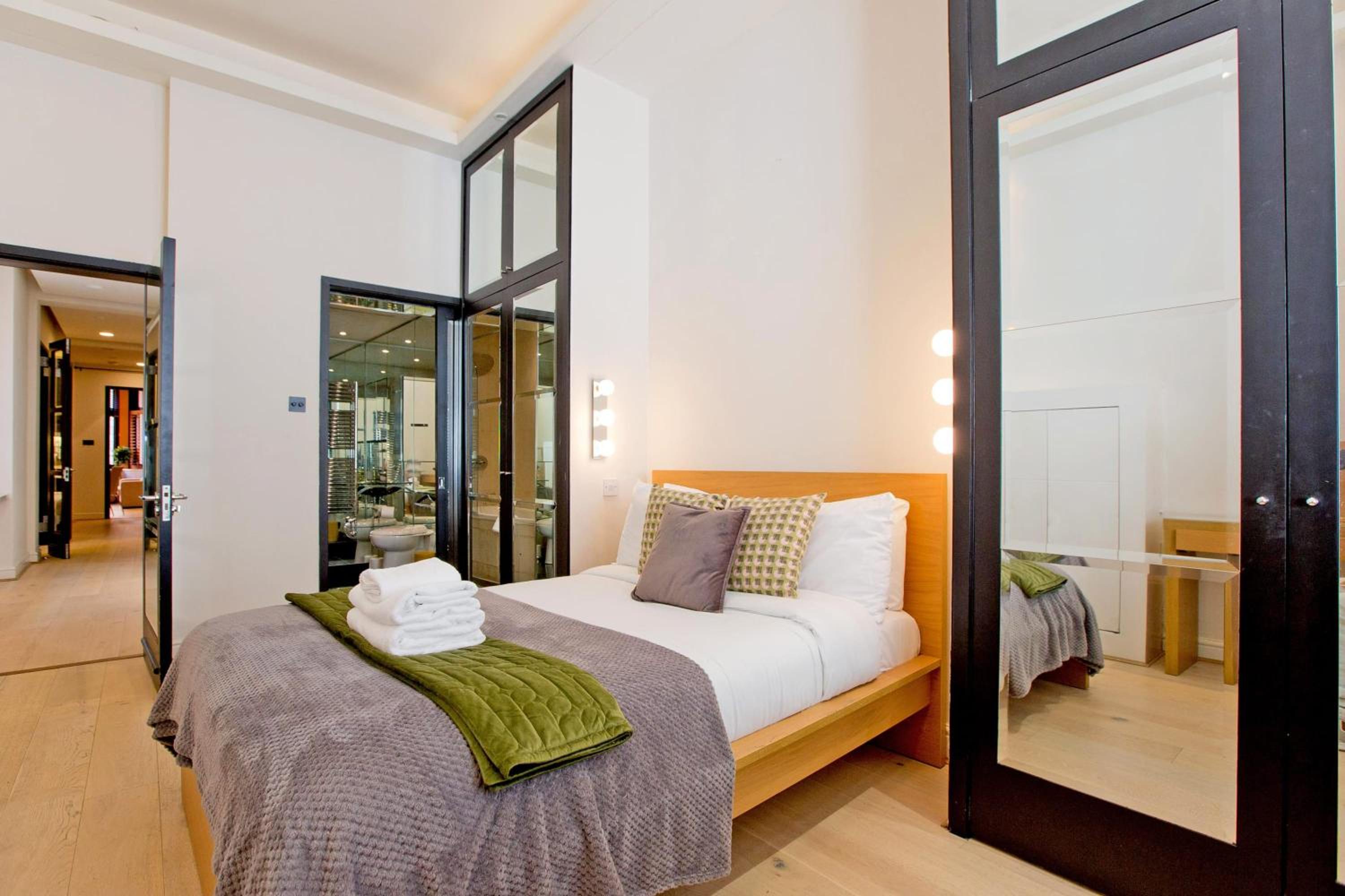 Harrods Hideaway 3 Bedroom Flat