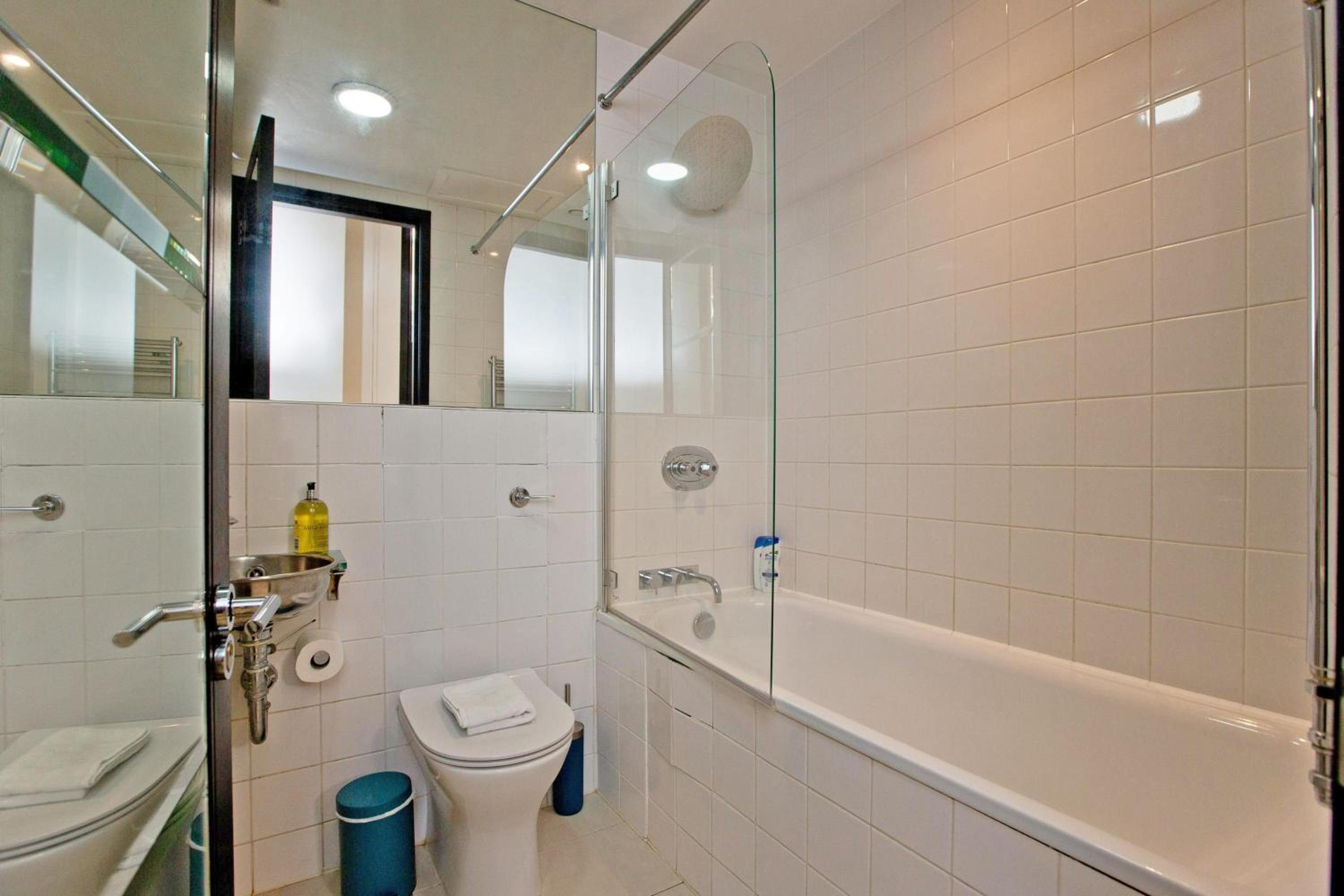 Harrods Hideaway 3 Bedroom Flat