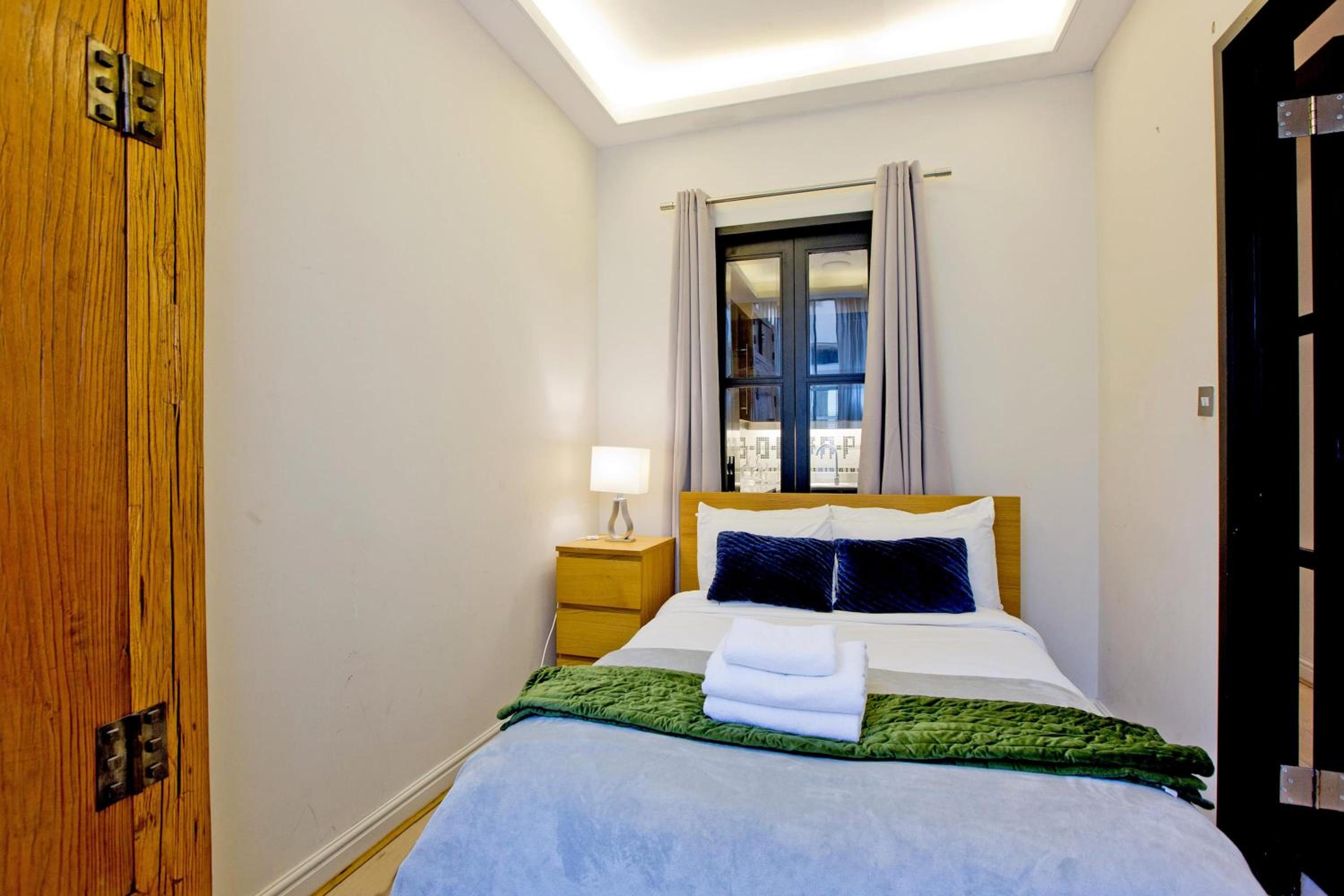 Harrods Hideaway 3 Bedroom Flat