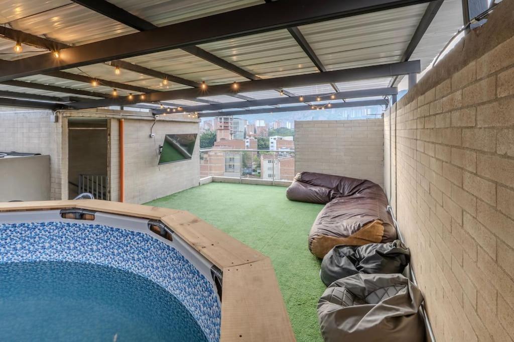 Apartamento en Laureles, con piscina y parquedero 401