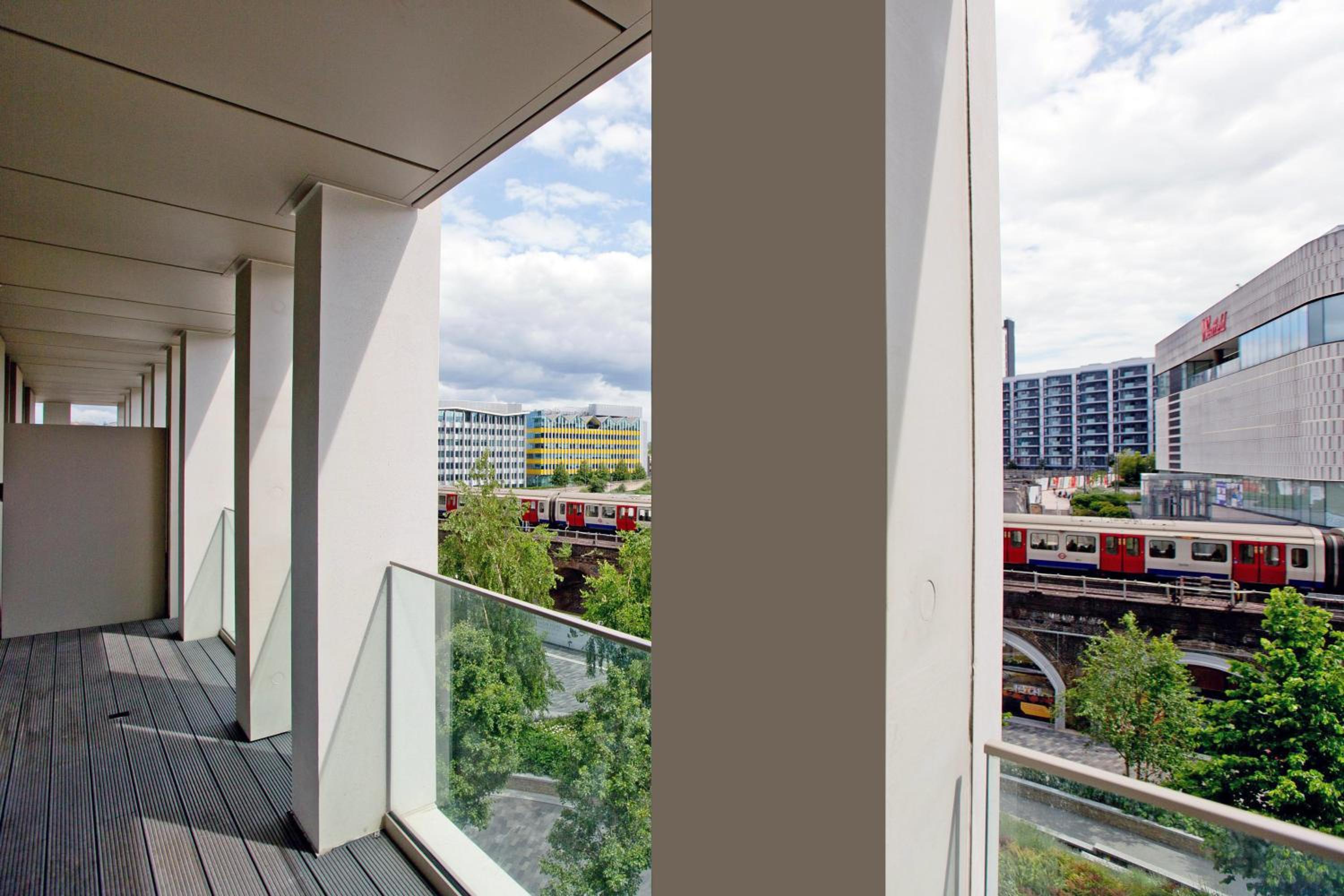 Fabulous Westfield 2 bed