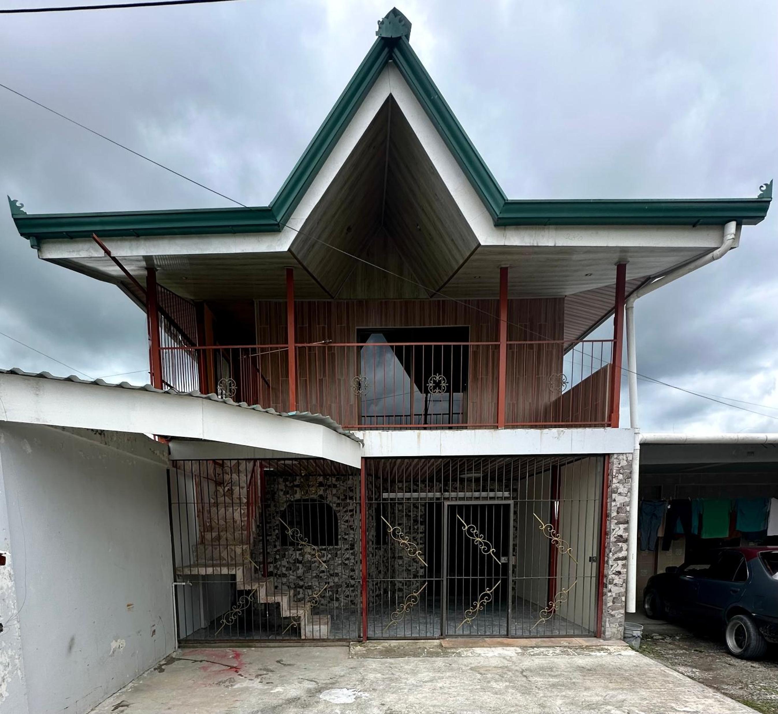 Hospedaje Nacho y Ale 1, con 3 AC, Paso Canoas, CR
