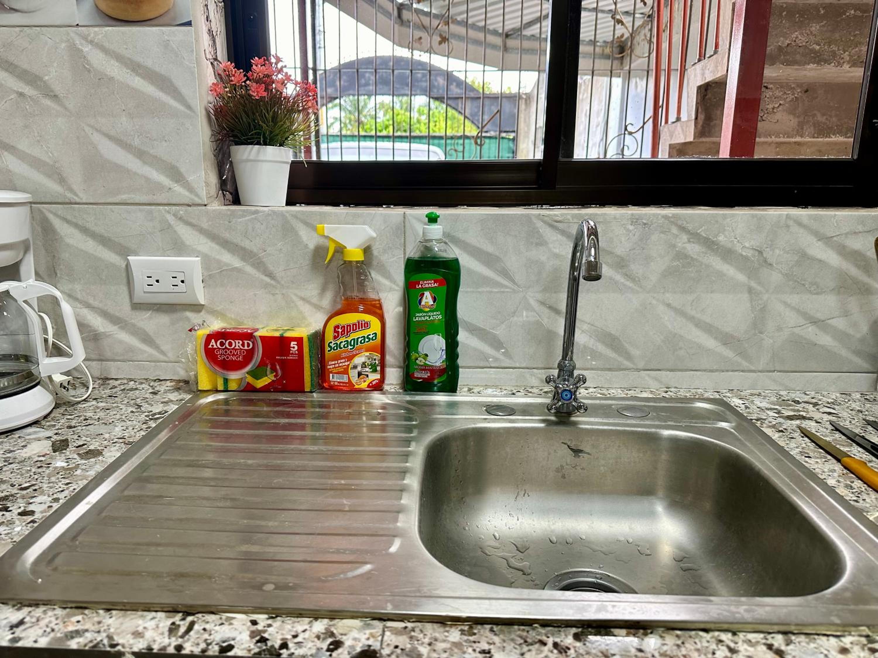 Hospedaje Nacho y Ale 1, con 3 AC, Paso Canoas, CR