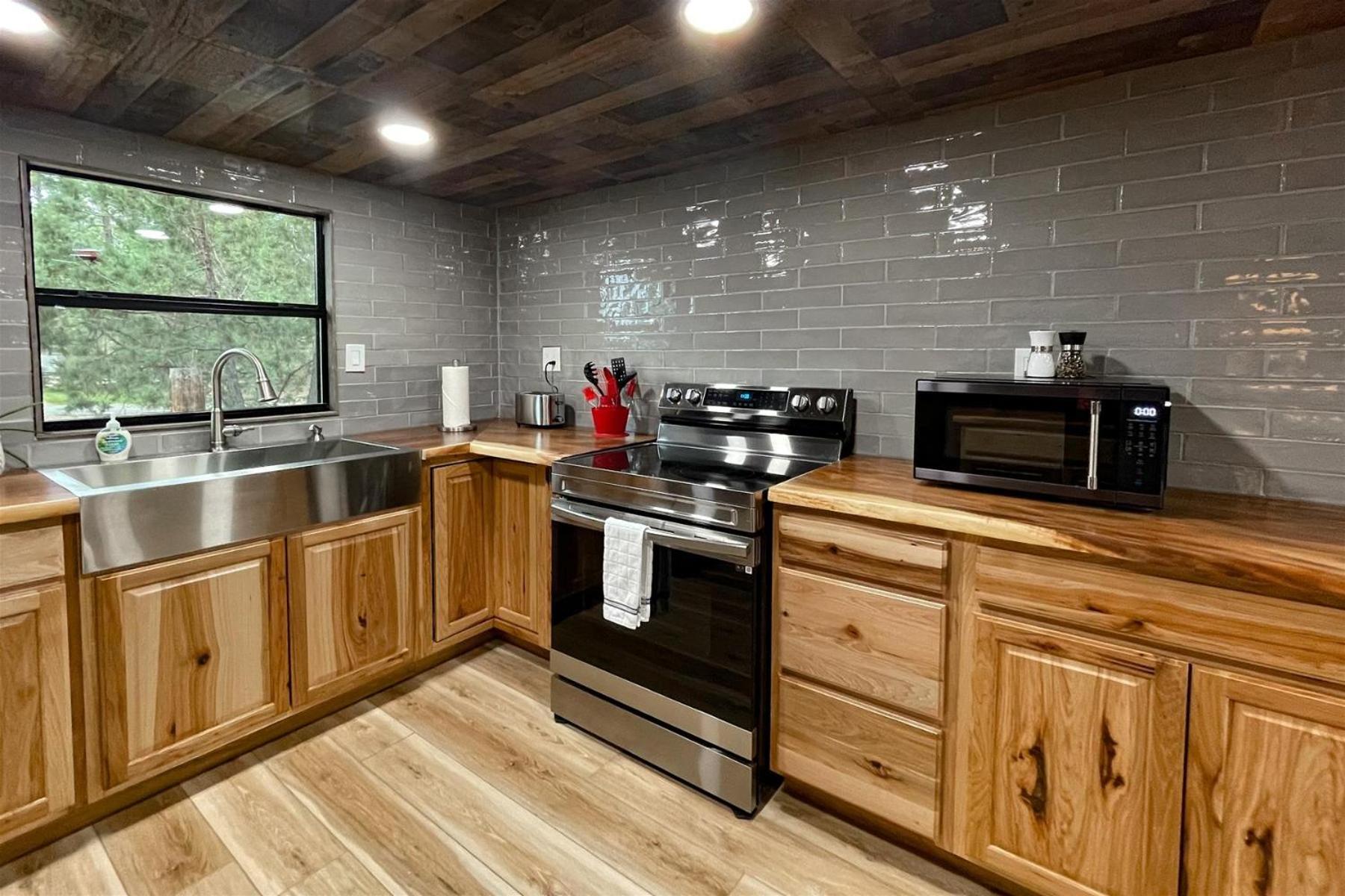 Great Little Cabin!