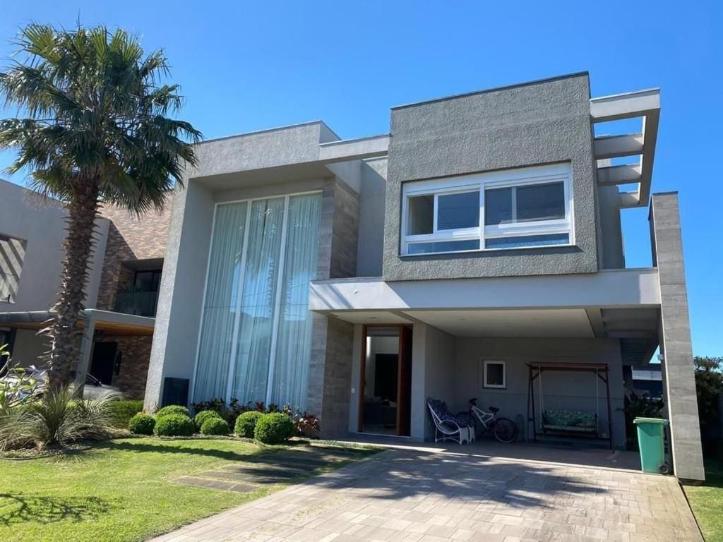 Casa Luxuosa no Condomínio Villaggio Atlântida