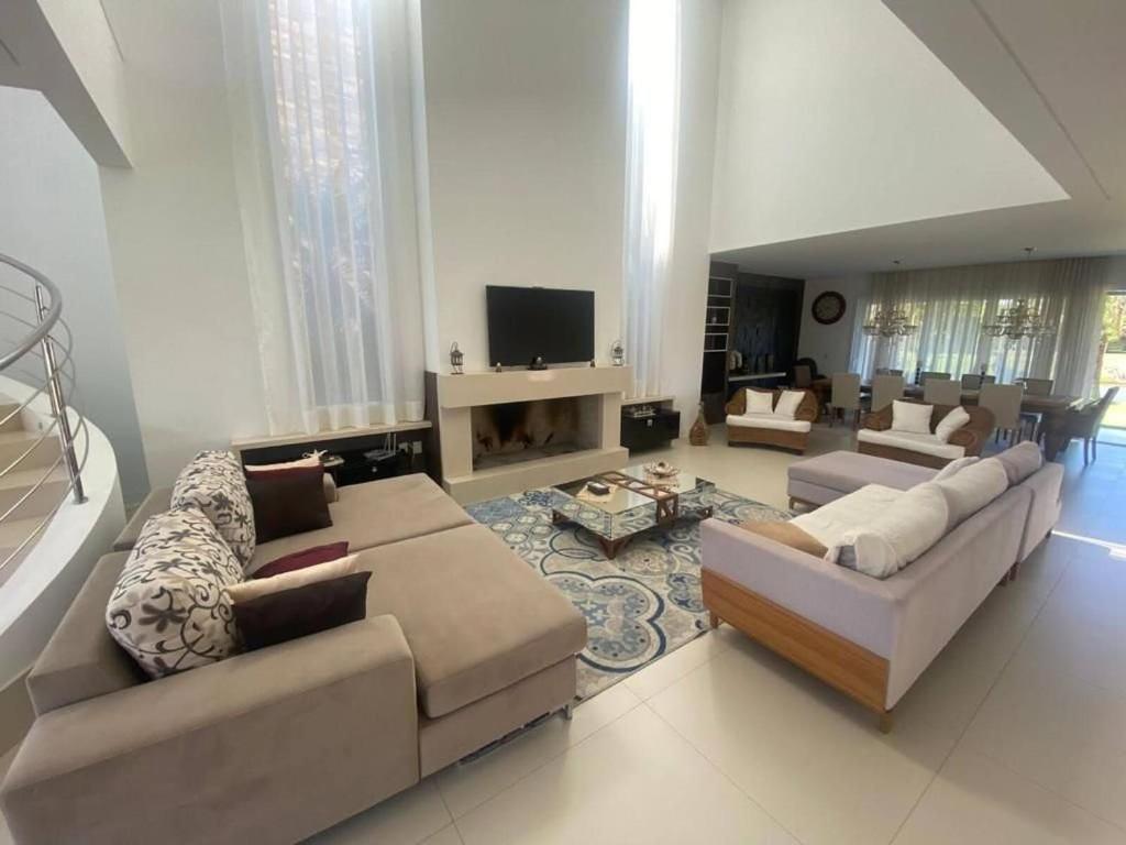 Casa Luxuosa no Condomínio Villaggio Atlântida