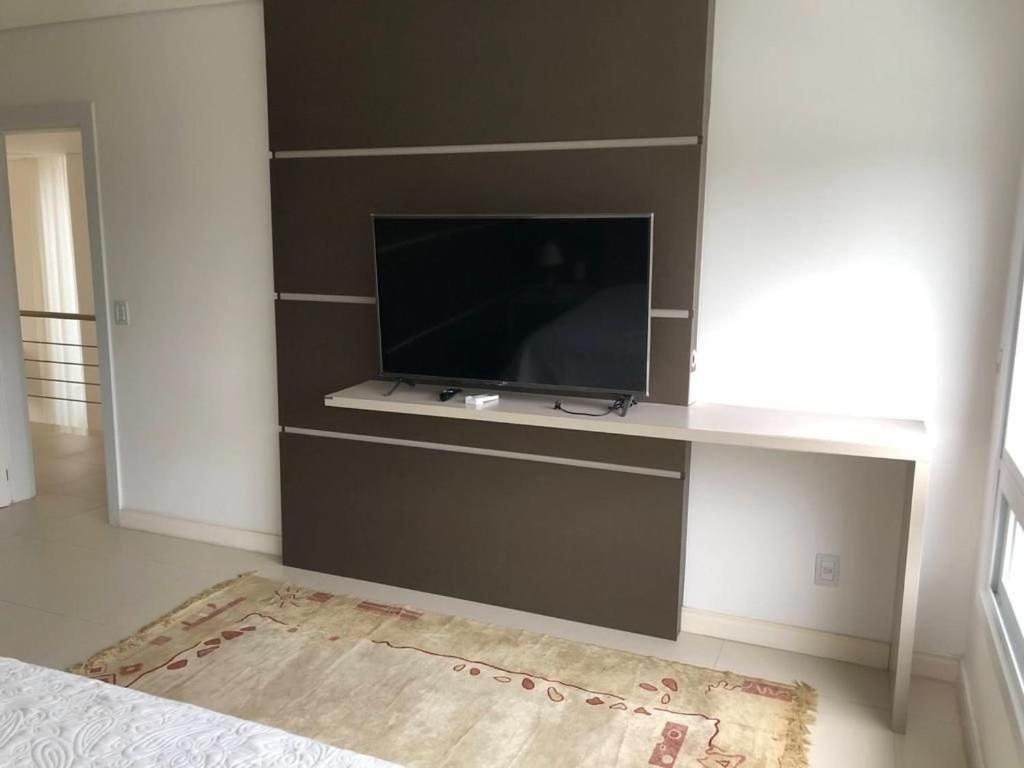 Casa Luxuosa no Condomínio Villaggio Atlântida