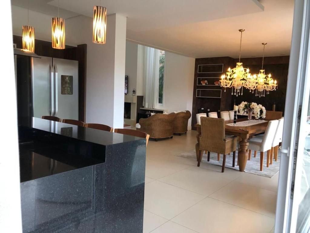 Casa Luxuosa no Condomínio Villaggio Atlântida
