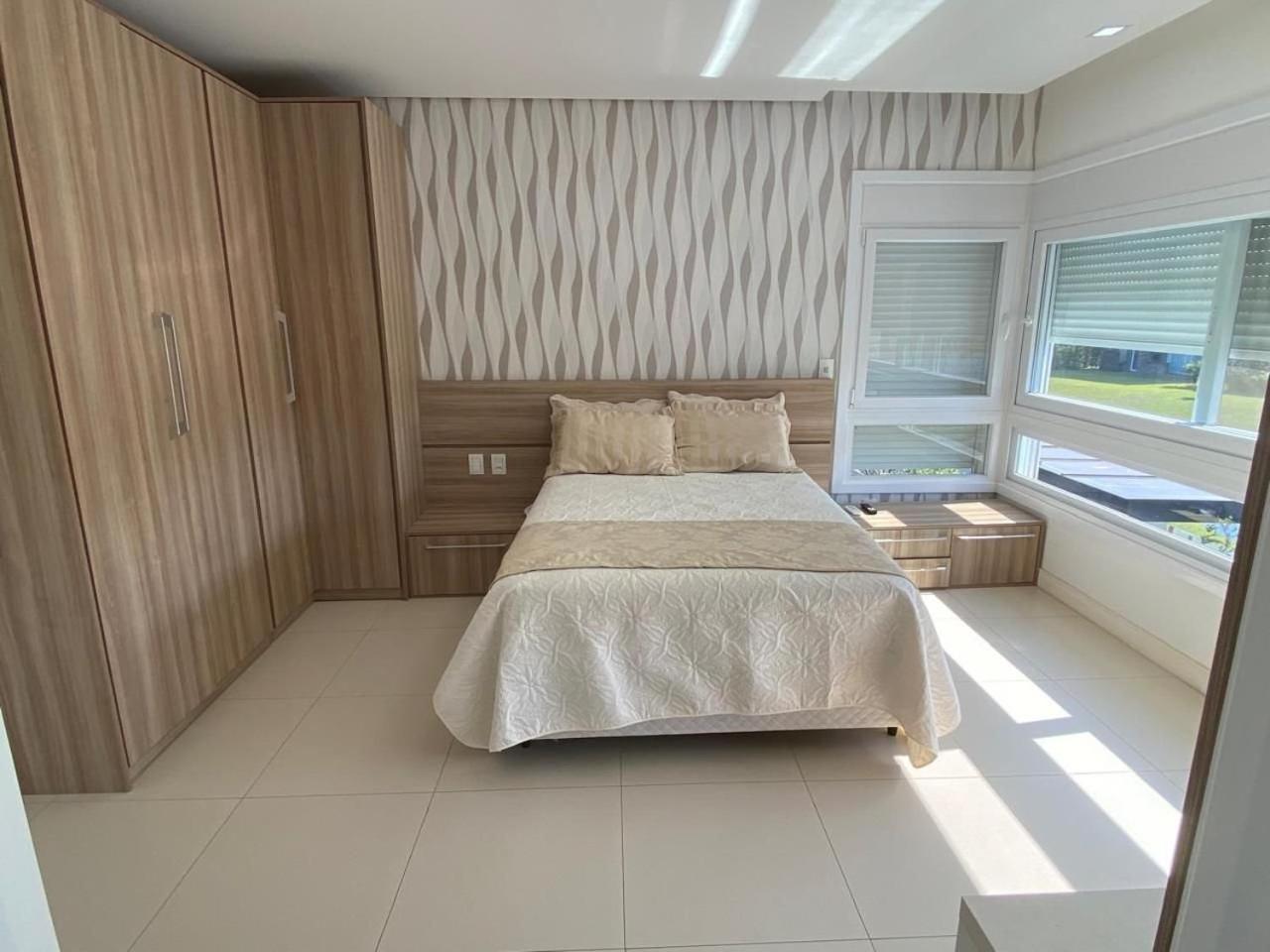 Casa Luxuosa no Condomínio Villaggio Atlântida