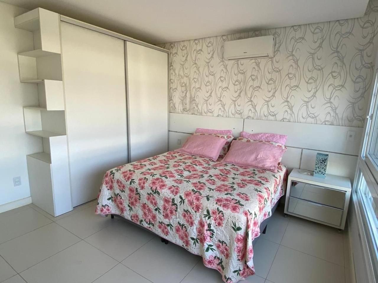Casa Luxuosa no Condomínio Villaggio Atlântida