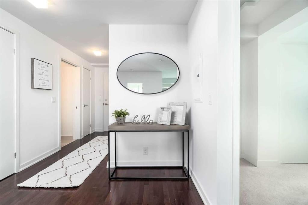 Superior Lakeview Luxury 3-Bedroom Suite on High Floor