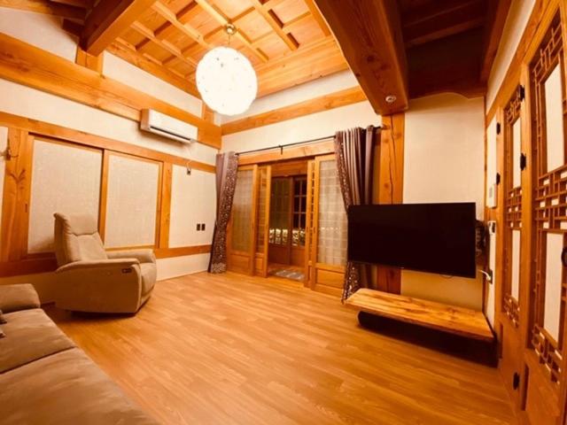 Hanok Moonstay