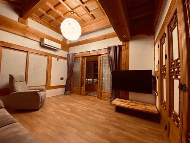 Hanok Moonstay
