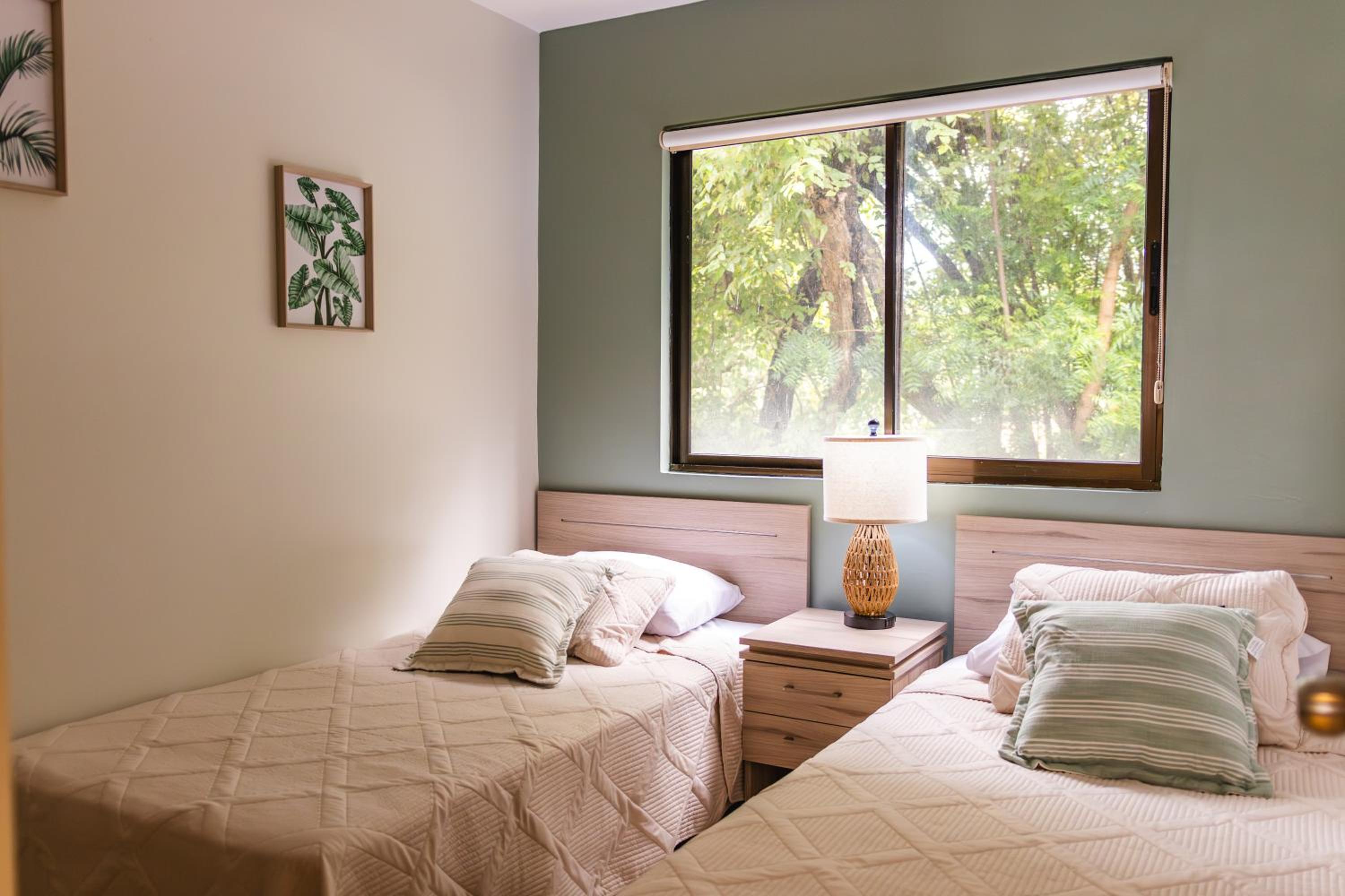 Beach Dreaming Second Floor Condo With Rooftop
