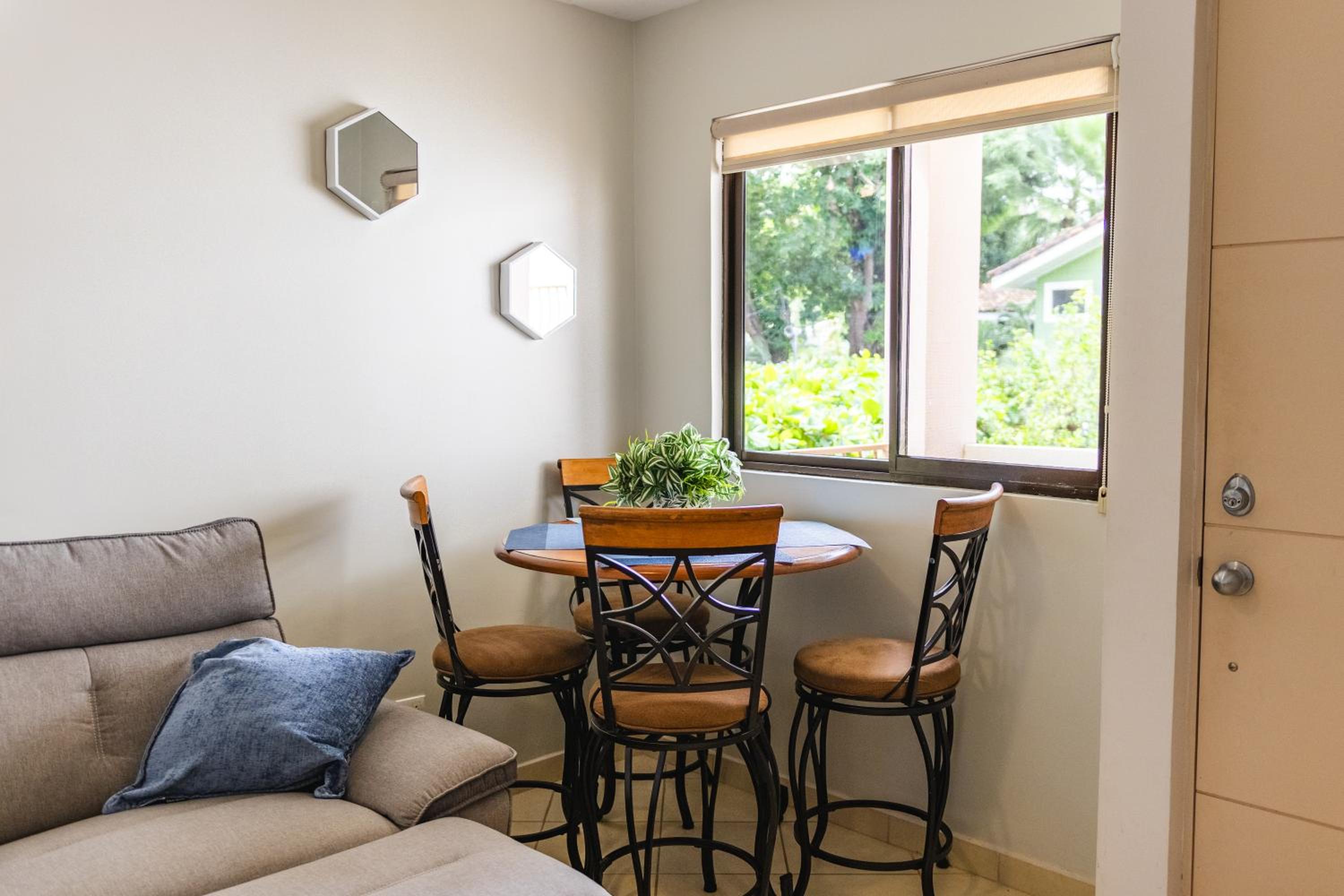 Beach Dreaming Second Floor Condo With Rooftop