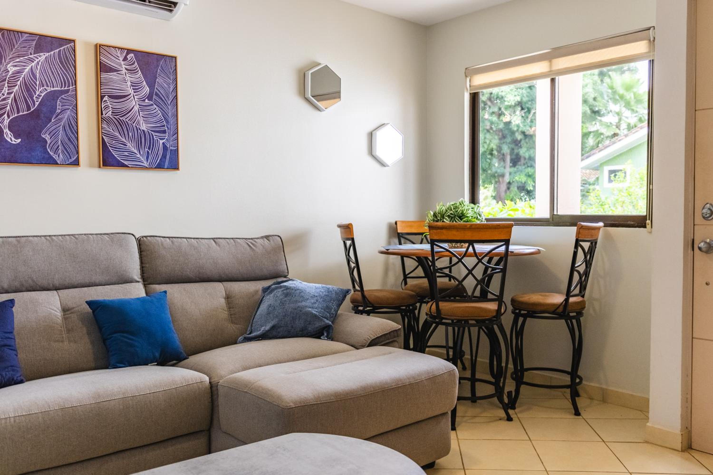 Beach Dreaming Second Floor Condo With Rooftop