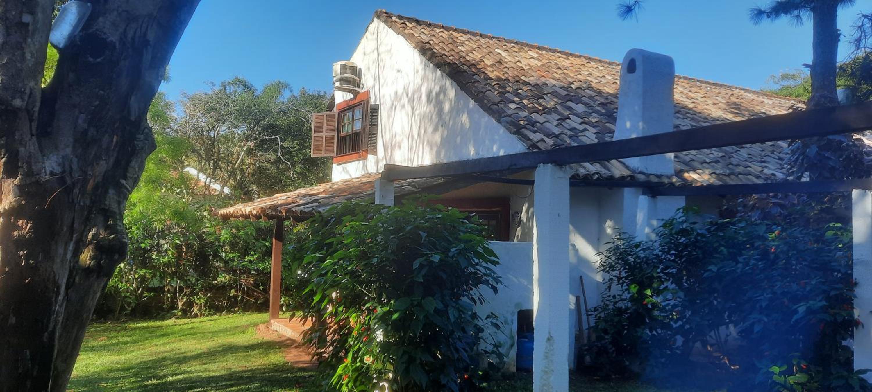 Tres duplex no meio do verde a 130 metros da praia da Lagoinha