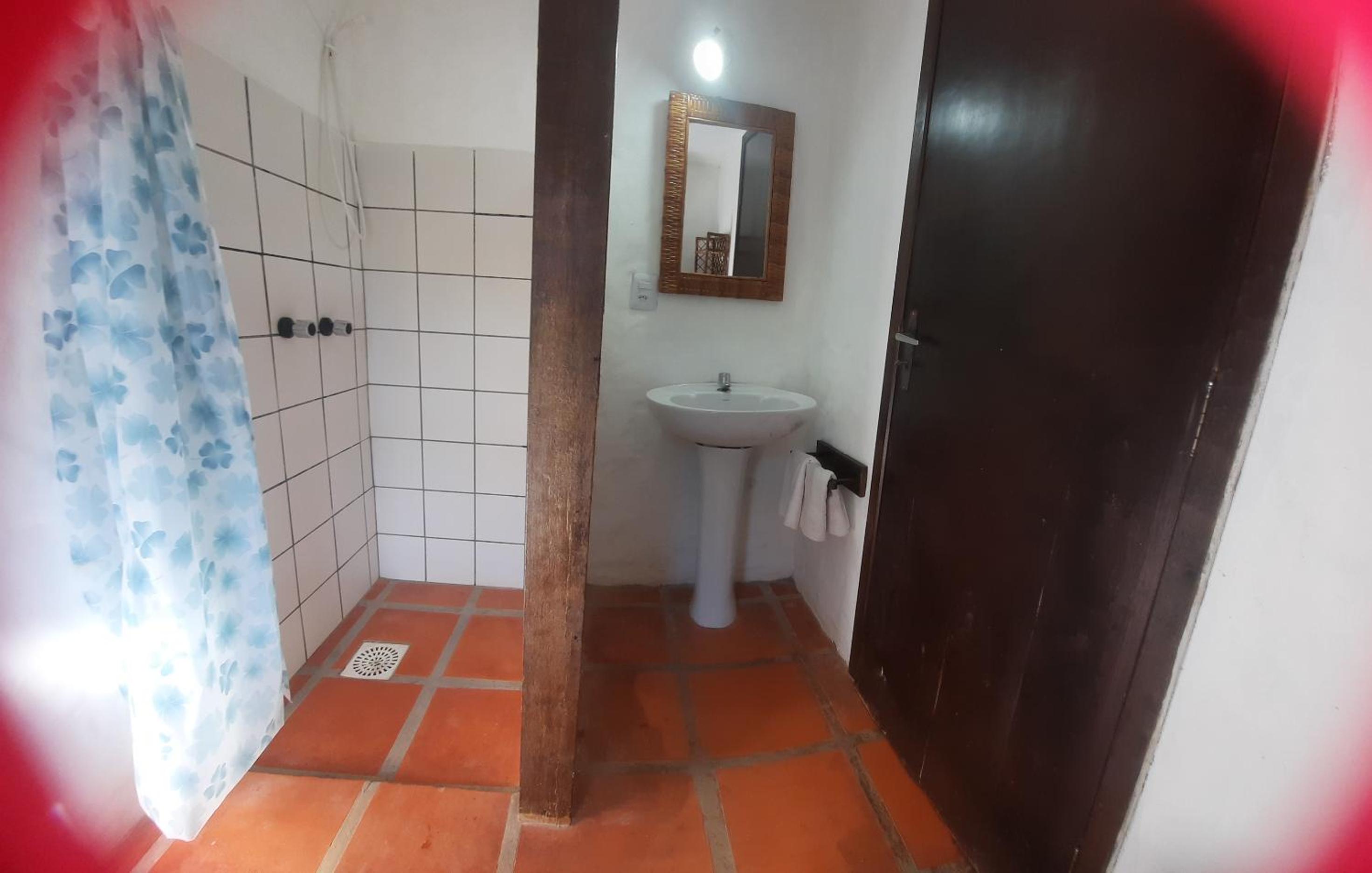 Tres duplex no meio do verde a 130 metros da praia da Lagoinha