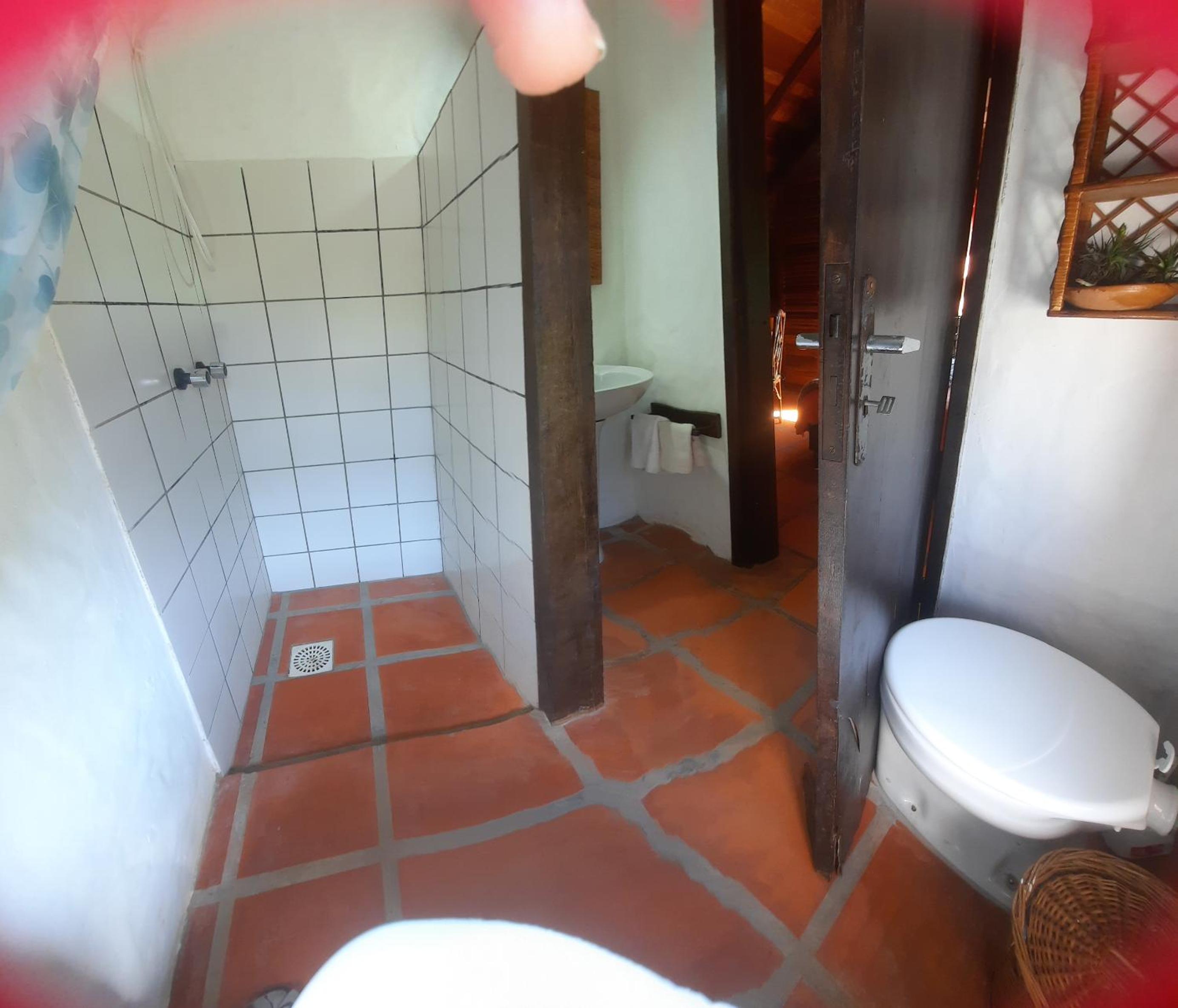 Tres duplex no meio do verde a 130 metros da praia da Lagoinha