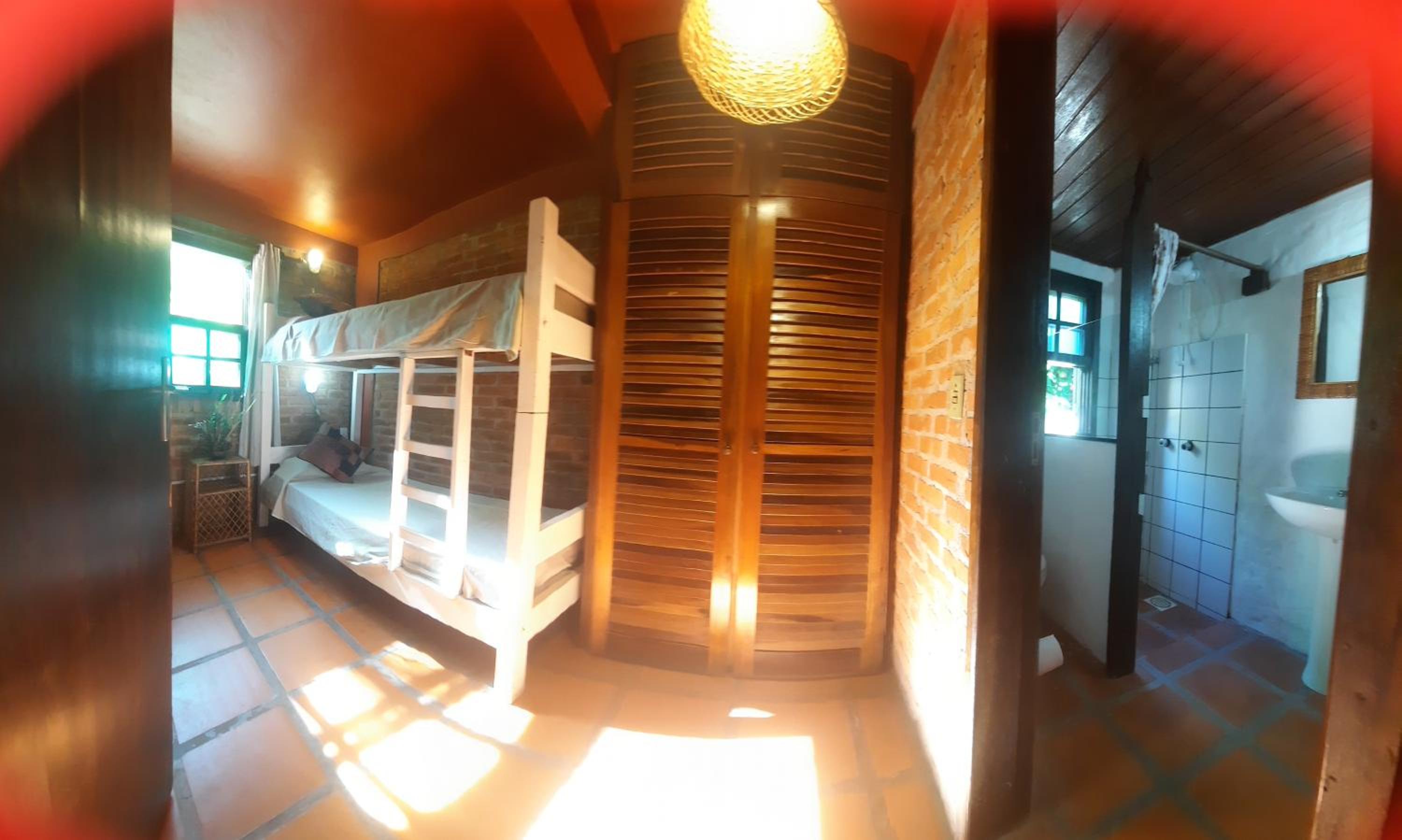 Tres duplex no meio do verde a 130 metros da praia da Lagoinha