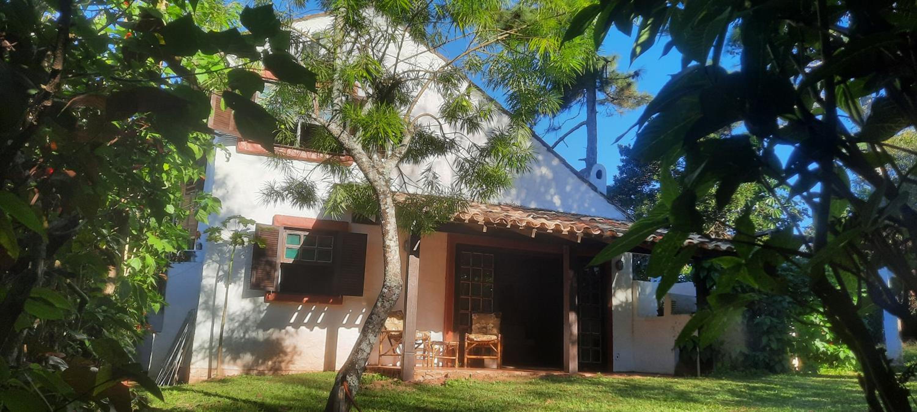 Tres duplex no meio do verde a 130 metros da praia da Lagoinha