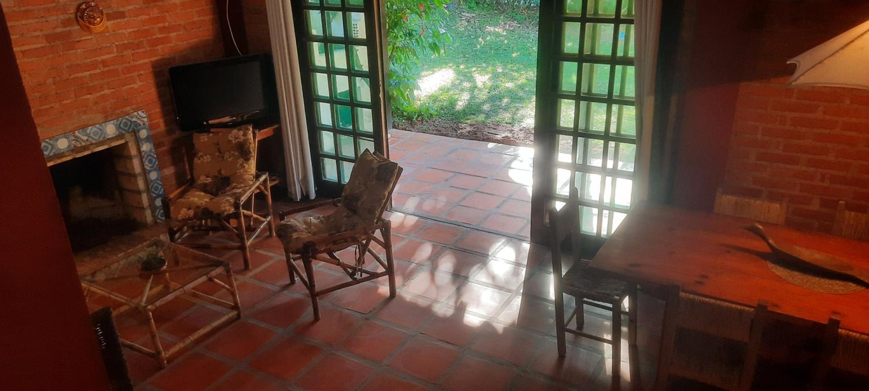Tres duplex no meio do verde a 130 metros da praia da Lagoinha