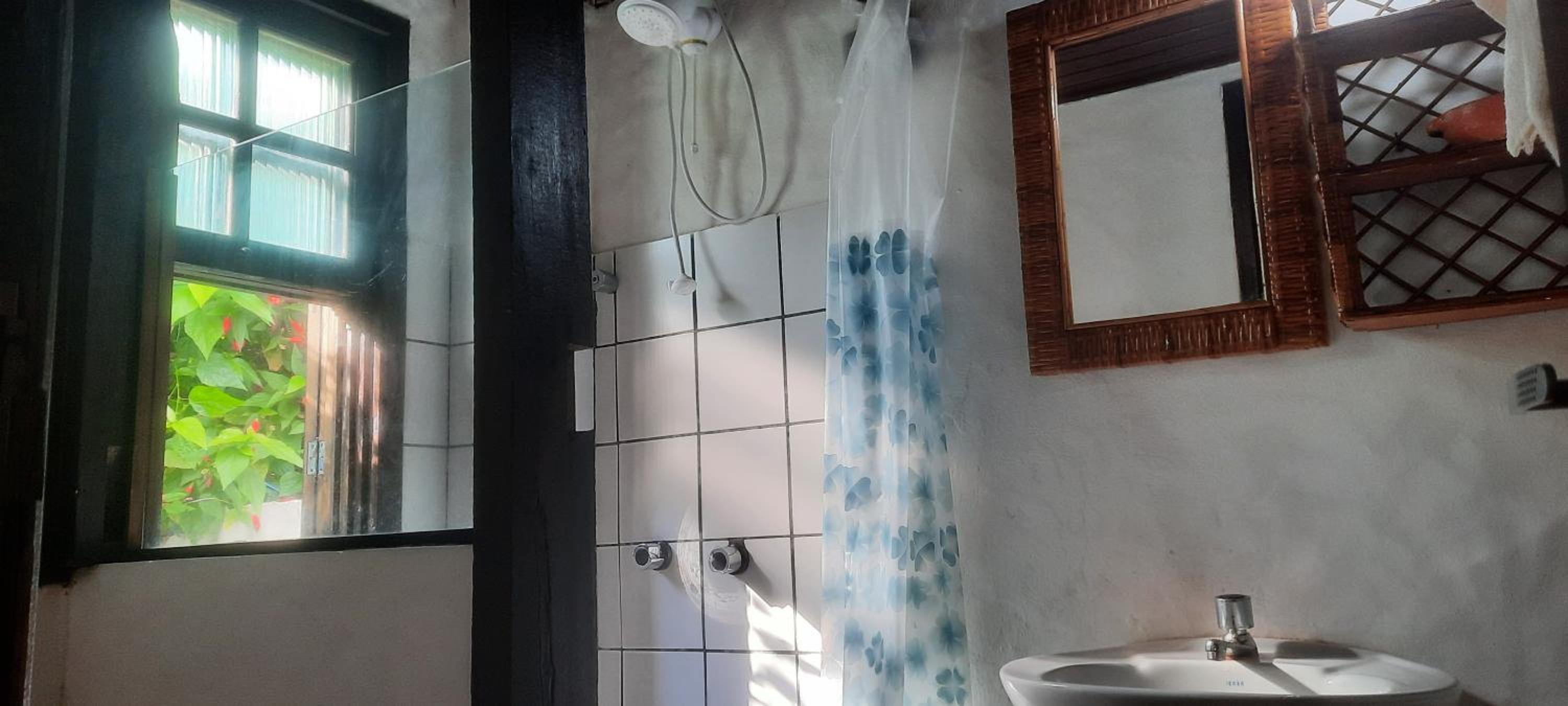 Tres duplex no meio do verde a 130 metros da praia da Lagoinha