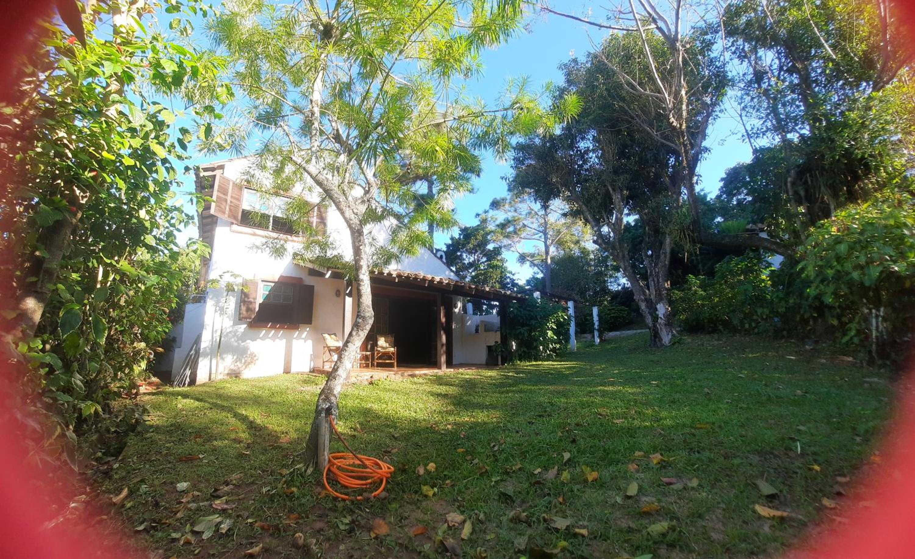 Tres duplex no meio do verde a 130 metros da praia da Lagoinha