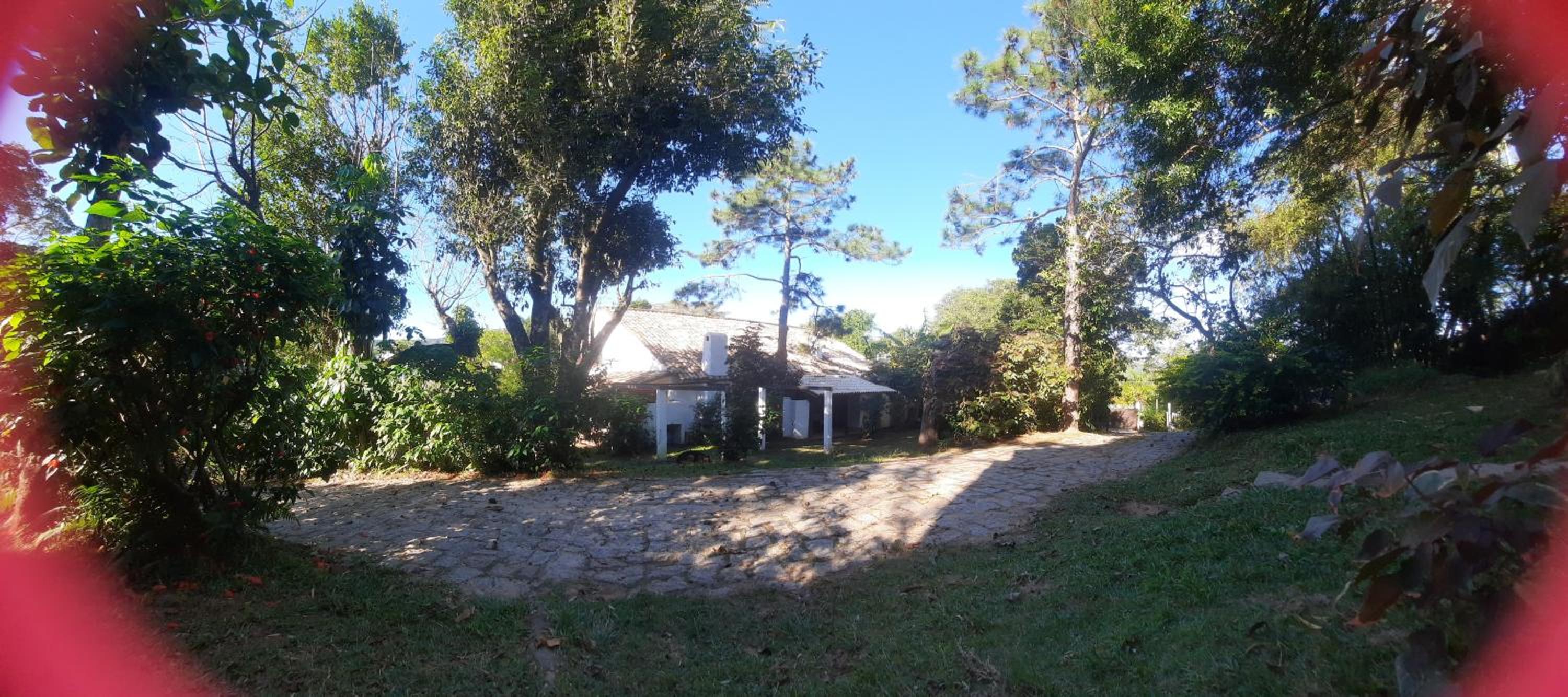 Tres duplex no meio do verde a 130 metros da praia da Lagoinha