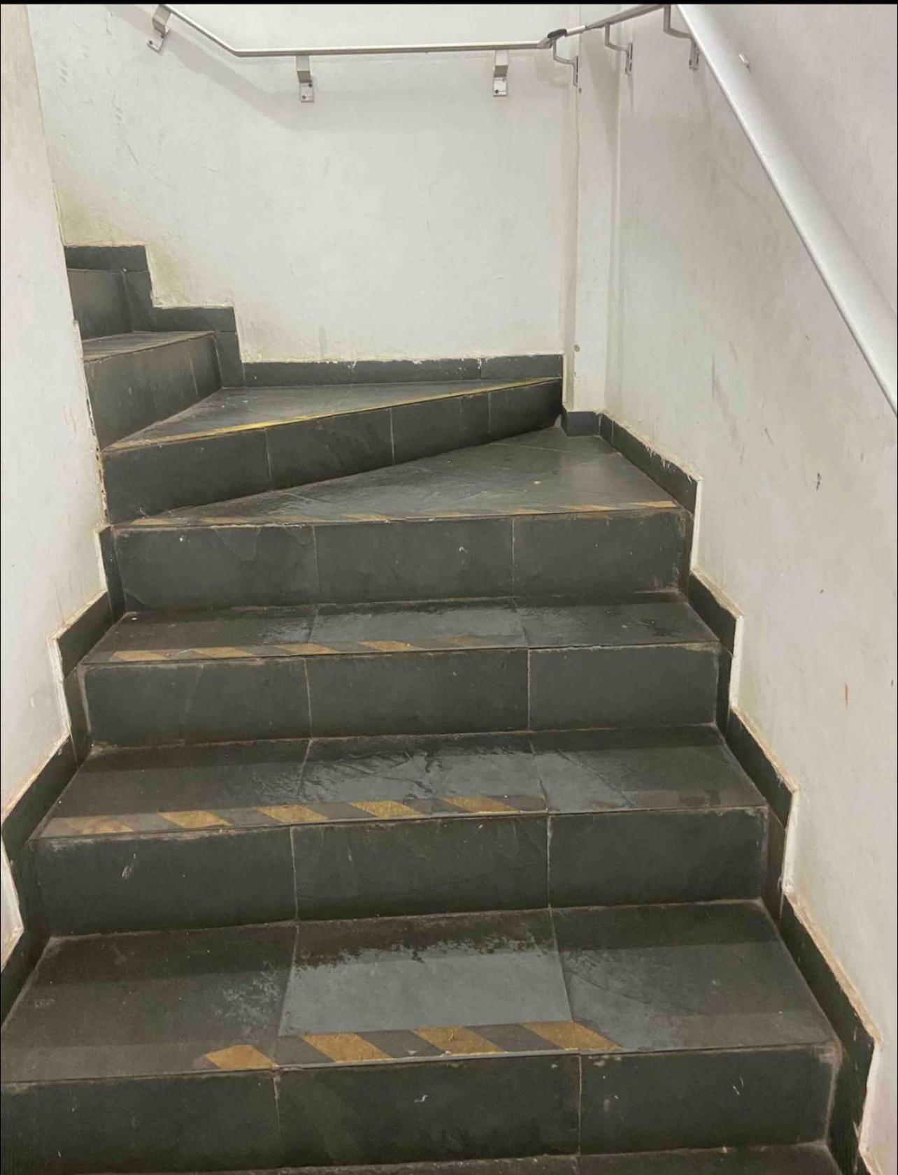 Apartamento em Belém do Pará-Próximo Mangueirão-Hangar-Parque shopping e Grão Pará-Aeroporto-Portaria 24h-Garagem-2 Andar escadas