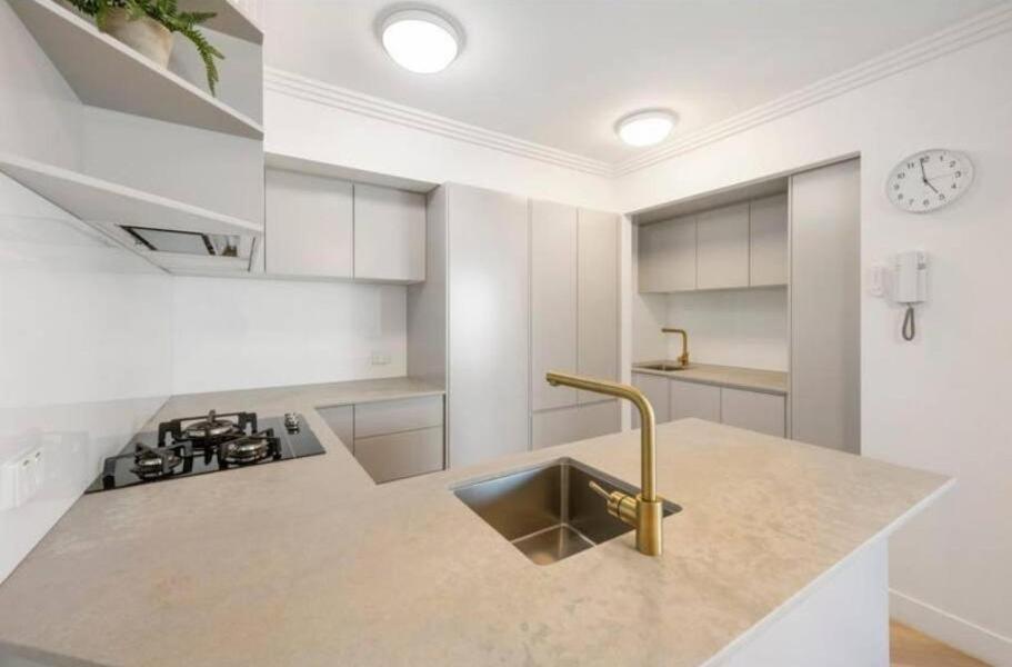 Premium Top Floor Oceanfront Unit In Regency on the Beach 705
