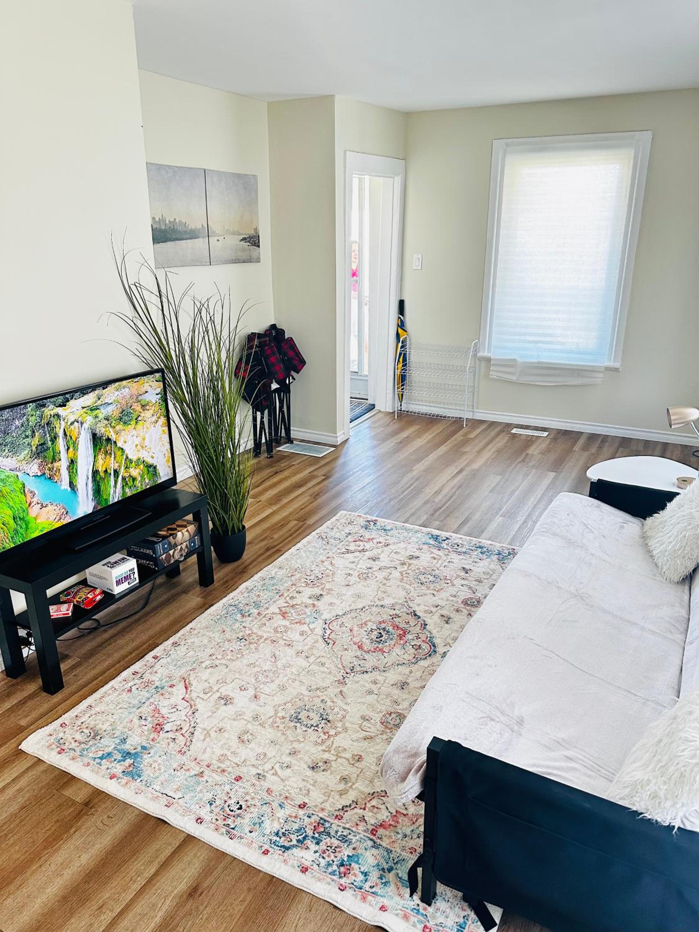 Peterborough Vacations - Cozy 2BR House Near Centre with BBQ, Backyard, and Netflix - Property Image 1