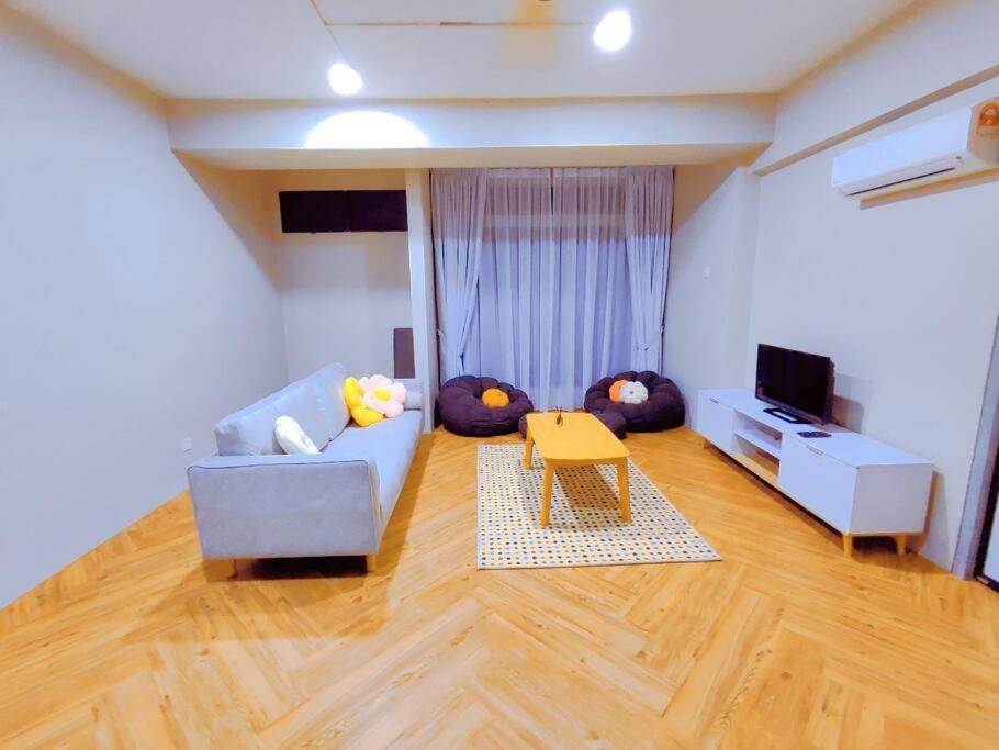 New Family Suite 2bdrms 8pax by AJ Home