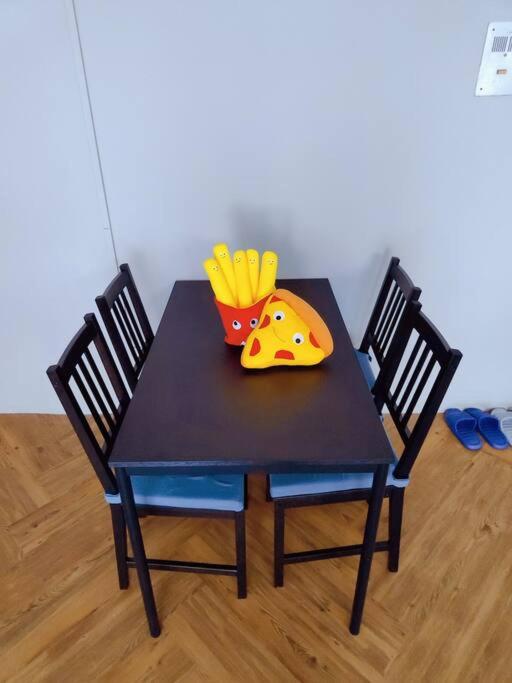 New Family Suite 2bdrms 8pax by AJ Home