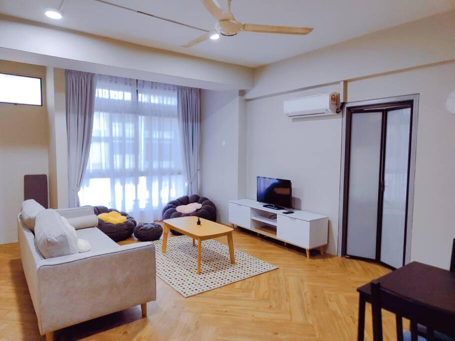 New Family Suite 2bdrms 8pax by AJ Home