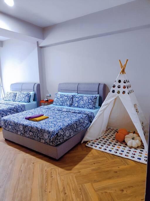 New Family Suite 2bdrms 8pax by AJ Home