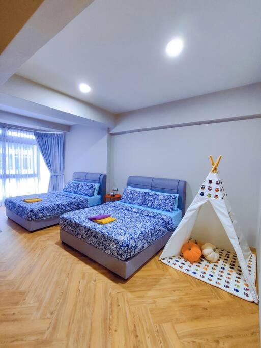 New Family Suite 2bdrms 8pax by AJ Home