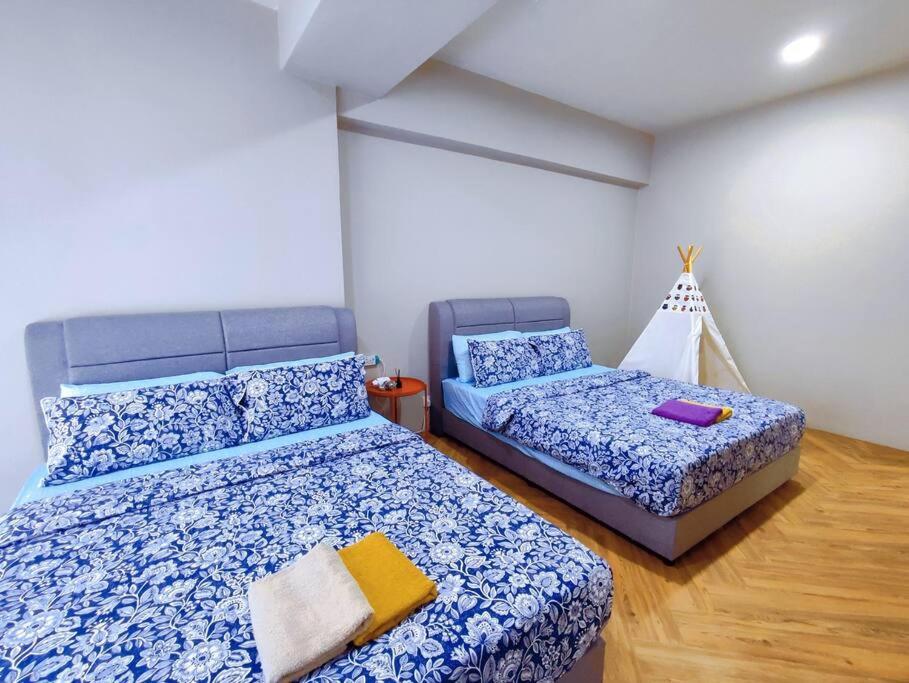 New Family Suite 2bdrms 8pax by AJ Home