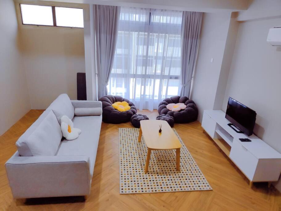 New Family Suite 2bdrms 8pax by AJ Home