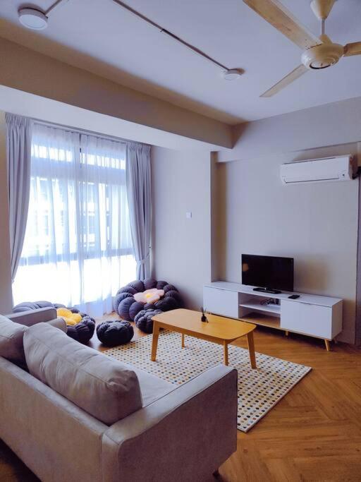 New Family Suite 2bdrms 8pax by AJ Home