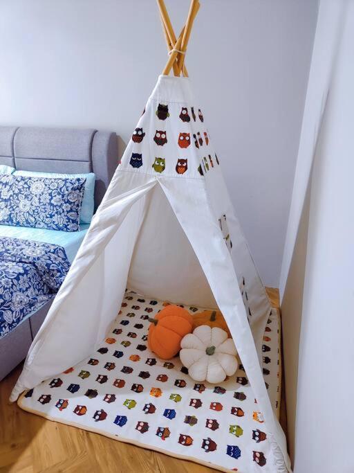 New Family Suite 2bdrms 8pax by AJ Home