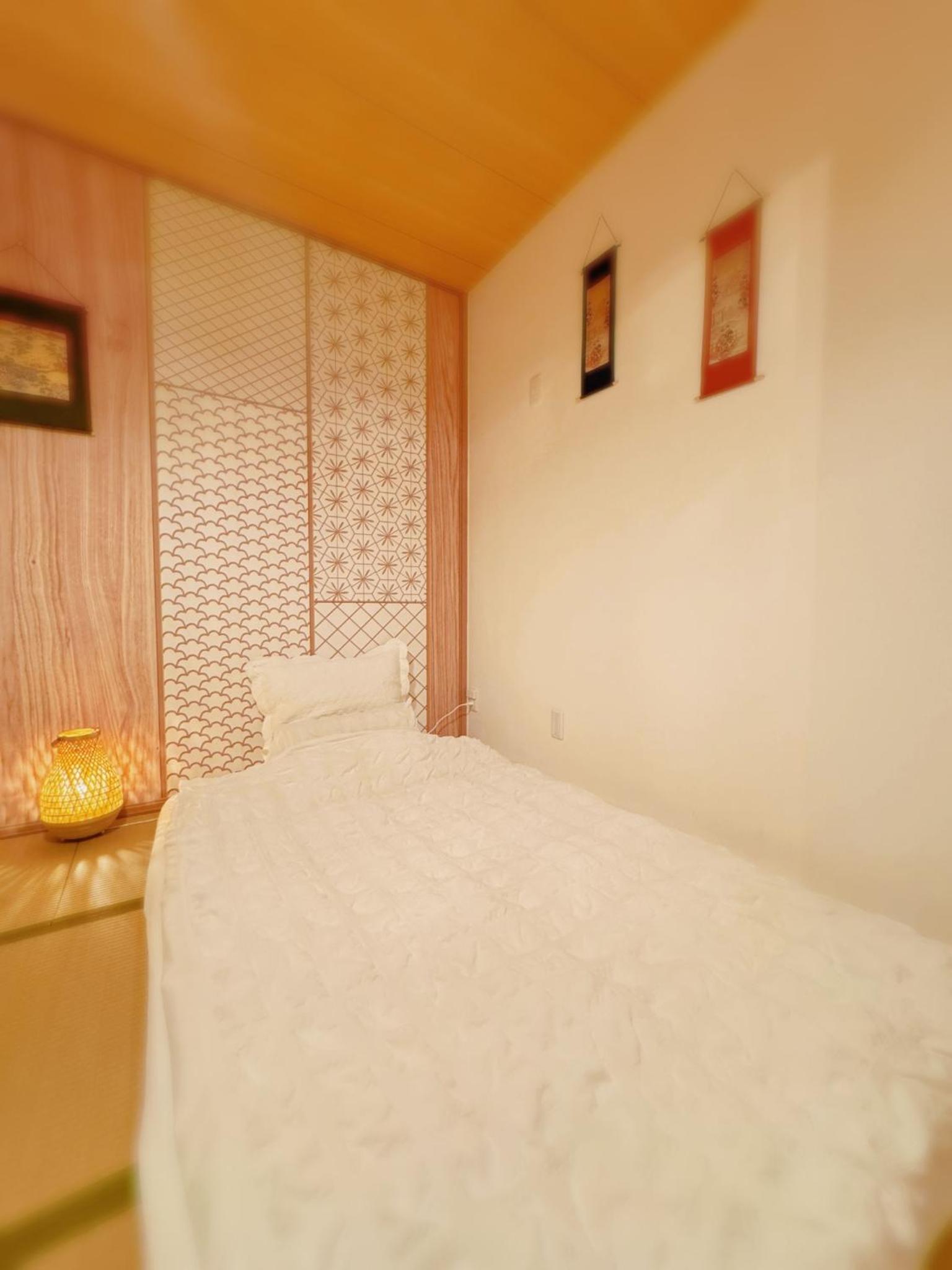 Spirited Away Entire House for 10 &Near Public Transport 5 min Walk&Direct to Osaka Castle Shinsaibashi Umeda &Free Parking &Near Shopping Street