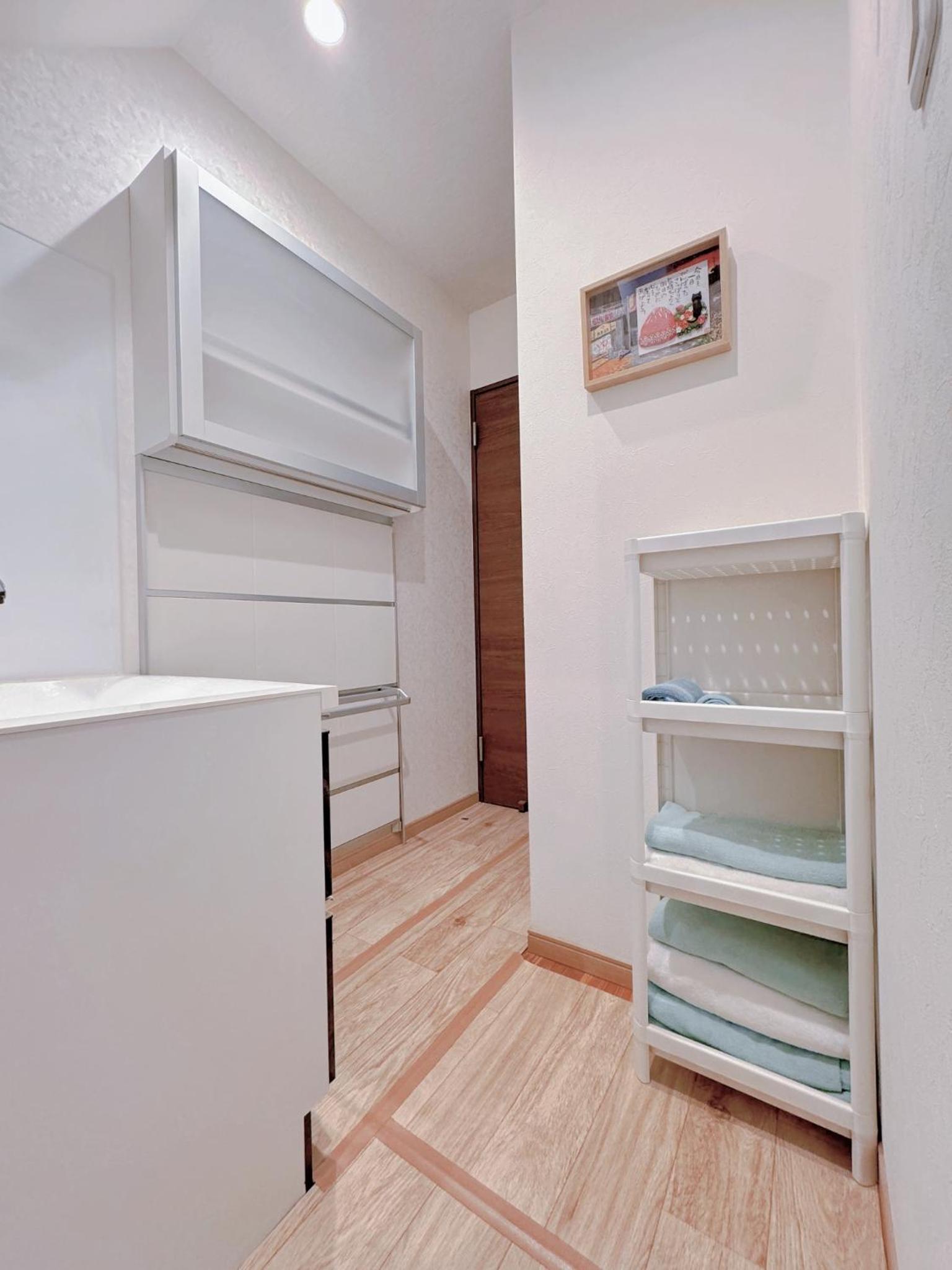 Spirited Away Entire House for 10 &Near Public Transport 5 min Walk&Direct to Osaka Castle Shinsaibashi Umeda &Free Parking &Near Shopping Street