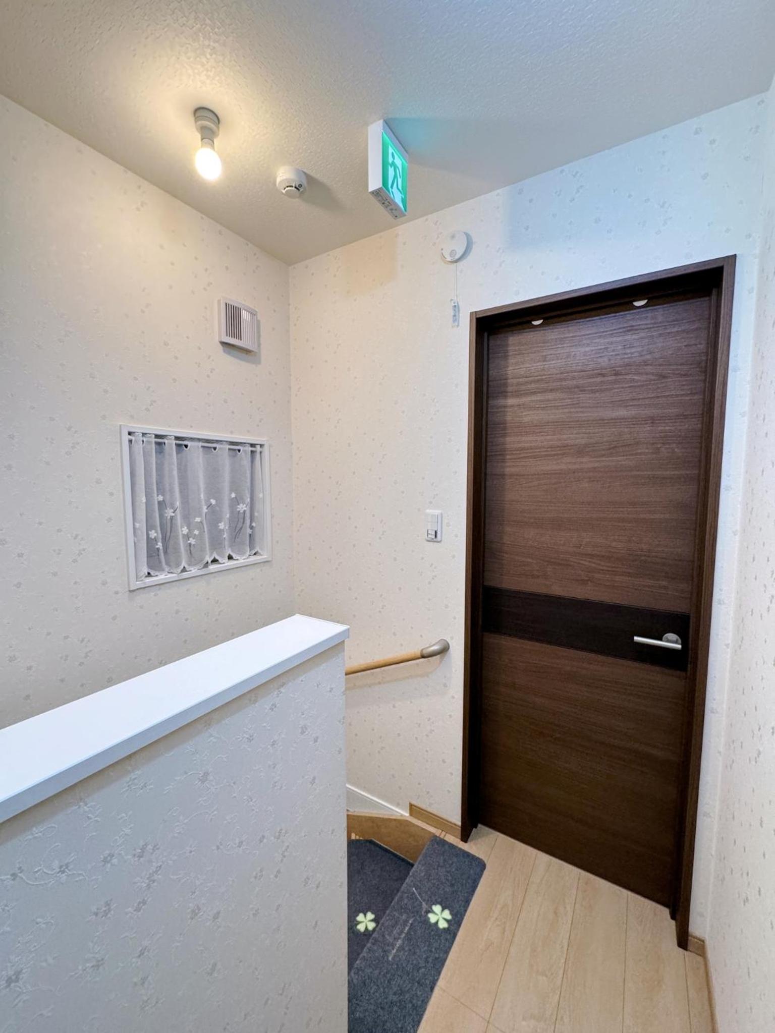 Spirited Away Entire House for 10 &Near Public Transport 5 min Walk&Direct to Osaka Castle Shinsaibashi Umeda &Free Parking &Near Shopping Street